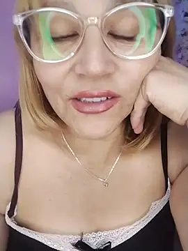 Snapshot of vitaminafranccesca chatting on 05.22.26 vitaminafranccesca online show from 05.22.26