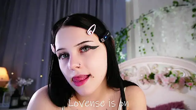 Snapshot of MelaineCore chatting on 05.28.26 MelaineCore online show from 05.28.26
