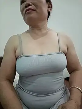 Snapshot of -Lytina- chatting on 07.24.26 -Lytina- online show from 07.24.26