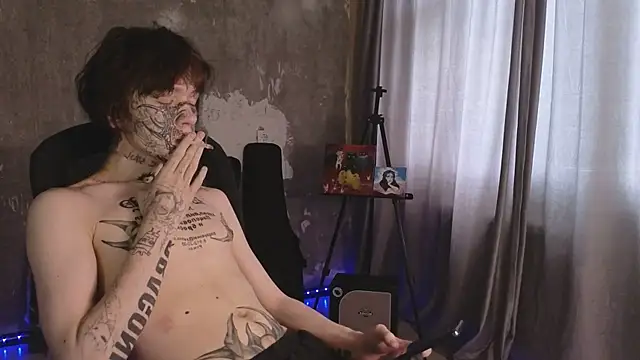 Snapshot of Emo___boy chatting on 05.11.26 Emo boy online show from 05.11.26