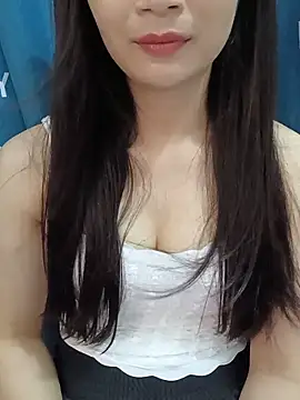 Snapshot of -Hena- chatting on 05.18.26 -Hena- online show from 05.18.26