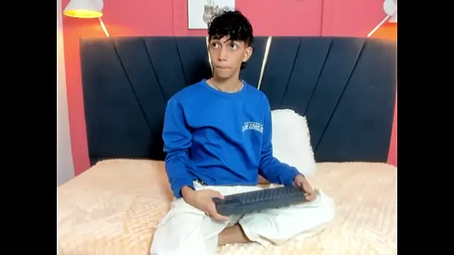 Snapshot of ero_boy40 chatting on 06.11.26 ero boy40 online show from 06.11.26
