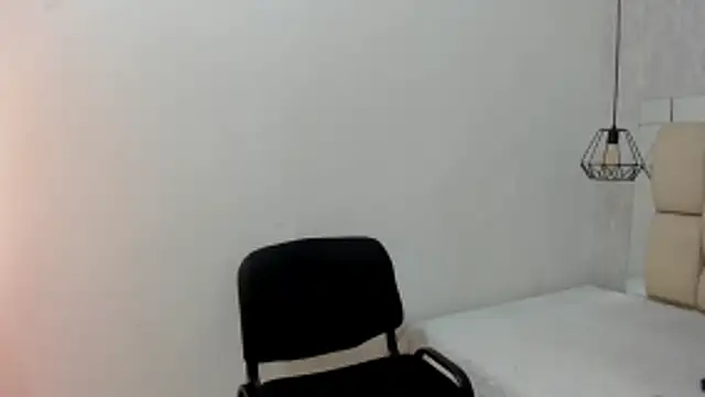 Snapshot of Bella_adamss_ chatting on 06.23.26 Bella adamss online show from 06.23.26