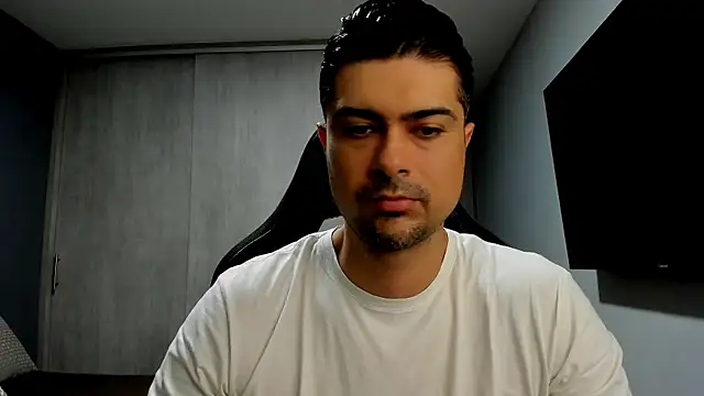 Snapshot of ZEI-001 chatting on 06.20.26 ZEI-001 online show from 06.20.26