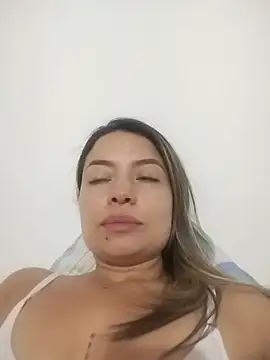 Snapshot of Annie-Latina chatting on 06.01.26 Annie-Latina online show from 06.01.26