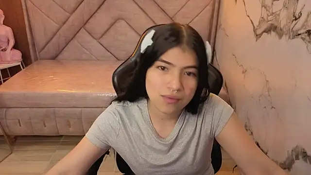 Snapshot of alesia_v_v chatting on 07.18.26 alesia v v online show from 07.18.26