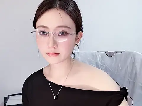  222Mia online show from 05.09.26