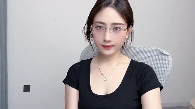  222Mia online show from 06.17.26