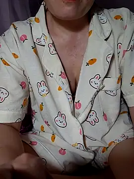 Snapshot of -Trici- chatting on 07.14.26 -Trici- online show from 07.14.26
