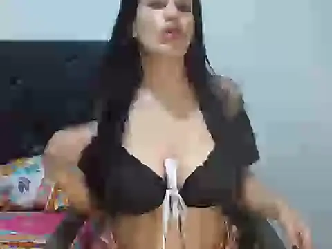 Snapshot of KarolRodr chatting on 05.15.26 KarolRodr online show from 05.15.26