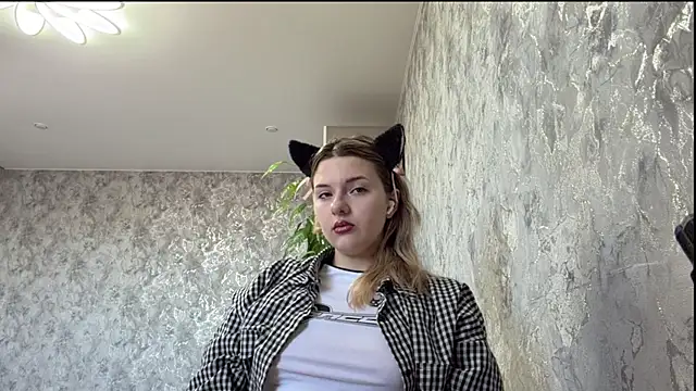 Snapshot of MichelleLasin chatting on 05.10.26 MichelleLasin online show from 05.10.26