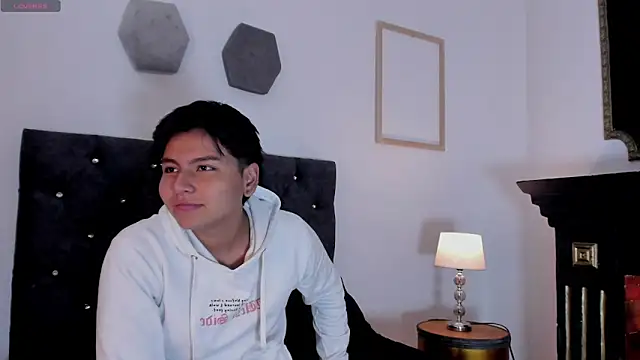 Snapshot of _maximo_1 chatting on 06.10.26 maximo 1 online show from 06.10.26