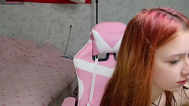 Snapshot of Luvellia chatting on 06.16.26 Luvellia online show from 06.16.26