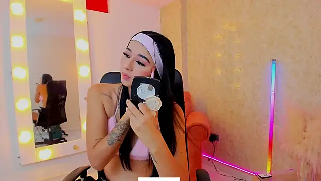 Littlee Mia online show from 05.14.26