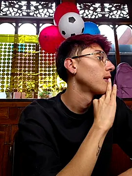 Snapshot of Adam_foxs_ chatting on 06.17.26 Adam foxs online show from 06.17.26