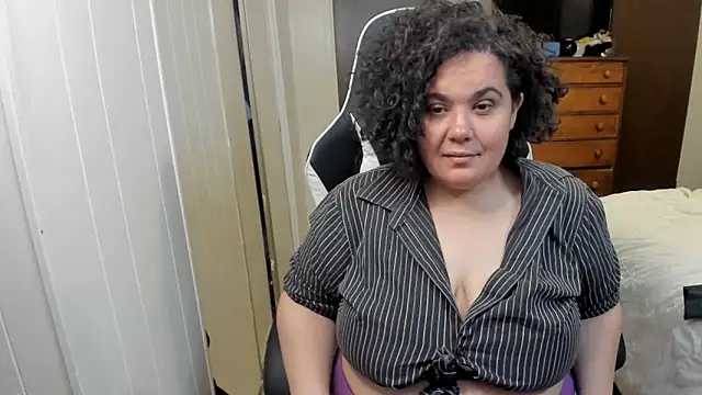 Snapshot of SweetPuertoRicanBliss chatting on 05.19.26 SweetPuertoRicanBliss online show from 05.19.26