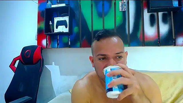 Snapshot of hugo_19cm chatting on 03.18.26 hugo 19cm online show from 03.18.26