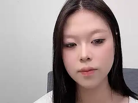 Snapshot of Louise59_ chatting on 05.19.26 Louise59 online show from 05.19.26