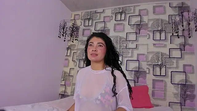 Snapshot of emilly_duque chatting on 05.19.26 emilly duque online show from 05.19.26