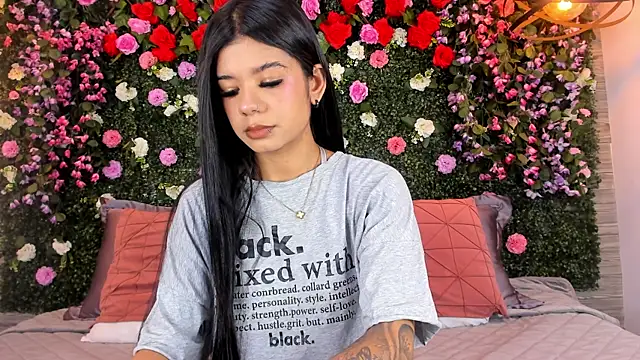 Snapshot of ViolettGracee chatting on 06.25.26 ViolettGracee online show from 06.25.26