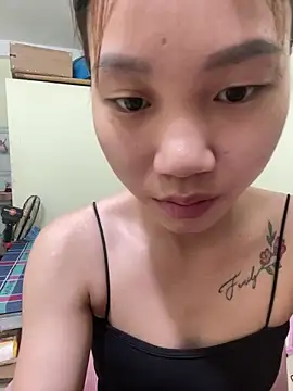 Snapshot of Vi_sexyy chatting on 06.18.26 Vi sexyy online show from 06.18.26