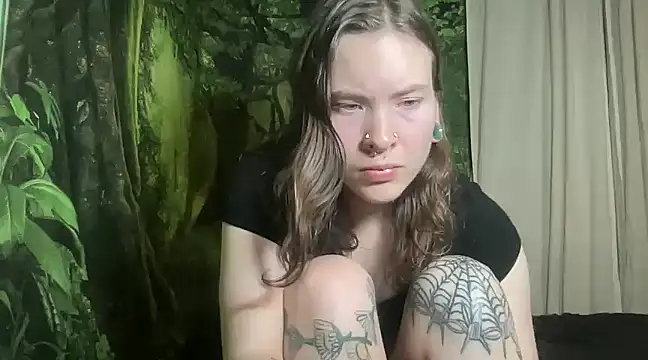 Snapshot of mo0ngoddess chatting on 01.11.25 mo0ngoddess online show from 01.11.25