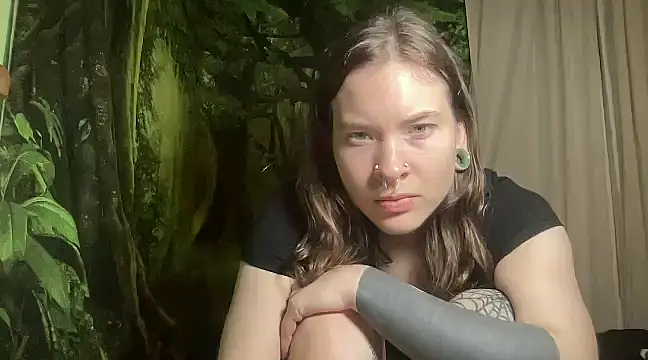Snapshot of mo0ngoddess chatting on 01.11.25 mo0ngoddess online show from 01.11.25