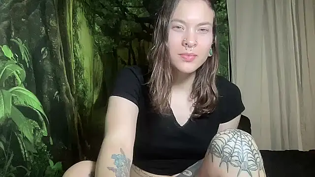 Snapshot of mo0ngoddess chatting on 01.14.25 mo0ngoddess online show from 01.14.25