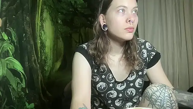 Snapshot of mo0ngoddess chatting on 01.18.25 mo0ngoddess online show from 01.18.25