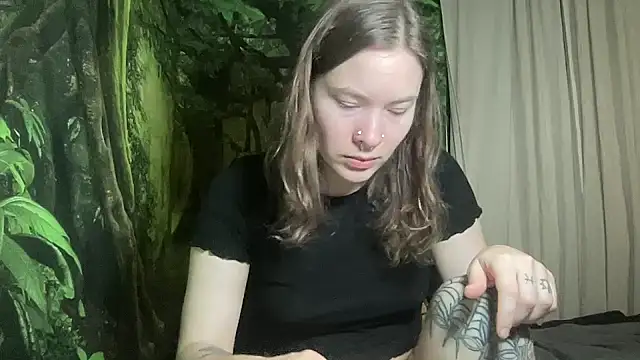 Snapshot of mo0ngoddess chatting on 01.21.25 mo0ngoddess online show from 01.21.25