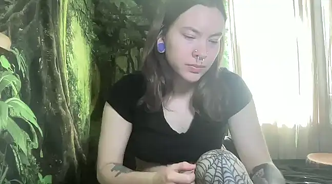 Snapshot of mo0ngoddess chatting on 02.15.25 mo0ngoddess online show from 02.15.25
