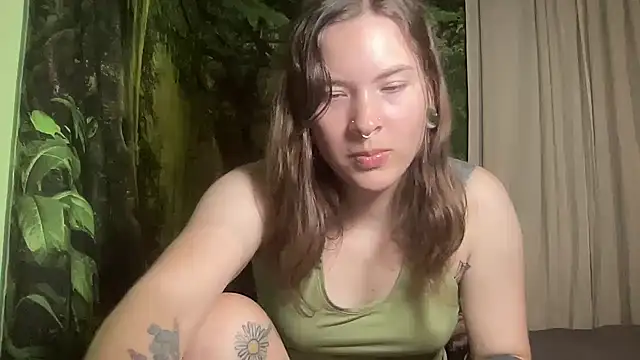 Snapshot of mo0ngoddess chatting on 09.20.25 mo0ngoddess online show from 09.20.25