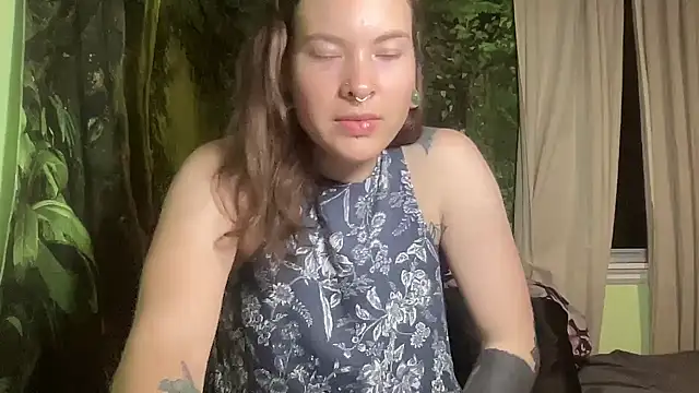 Snapshot of mo0ngoddess chatting on 09.21.25 mo0ngoddess online show from 09.21.25