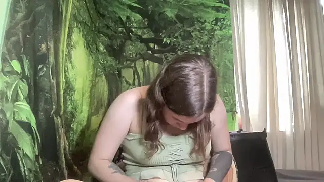 Snapshot of mo0ngoddess chatting on 10.15.25 mo0ngoddess online show from 10.15.25