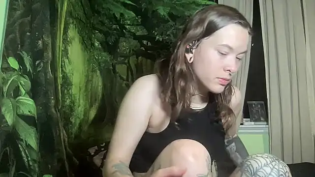 mo0ngoddess online show from 12.05.25