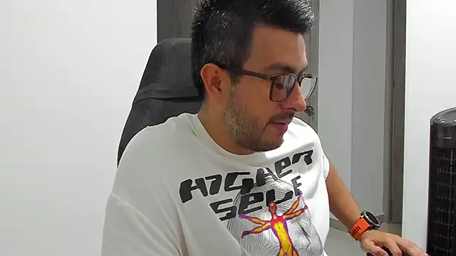 Snapshot of LucaBorbon chatting on 05.12.26 LucaBorbon online show from 05.12.26