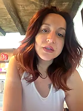 Snapshot of Nicolevellori chatting on 05.11.26 Nicolevellori online show from 05.11.26