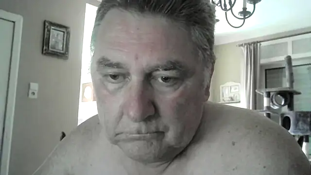 Snapshot of edje59a chatting on 04.28.26 edje59a online show from 04.28.26