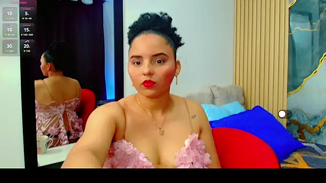 Snapshot of Sol__Latina chatting on 06.04.26 Sol Latina online show from 06.04.26
