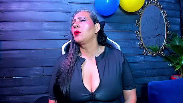 Snapshot of Victoria_kyler chatting on 06.19.26 Victoria kyler online show from 06.19.26
