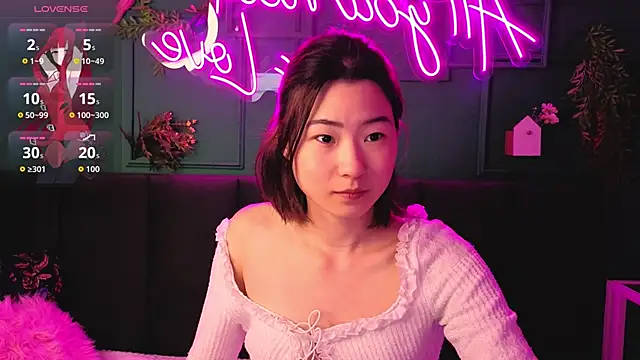 Snapshot of Runi_Asian chatting on 06.05.26 Runi Asian online show from 06.05.26