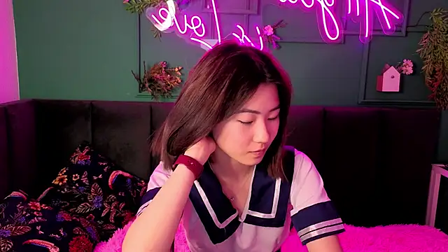Snapshot of Runi_Asian chatting on 06.14.26 Runi Asian online show from 06.14.26