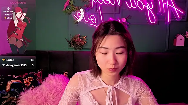 Snapshot of Runi_Asian chatting on 06.15.26 Runi Asian online show from 06.15.26