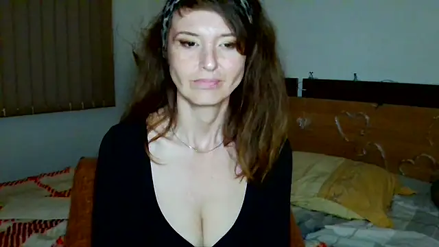 Snapshot of LoveElenika chatting on 06.21.26 LoveElenika online show from 06.21.26