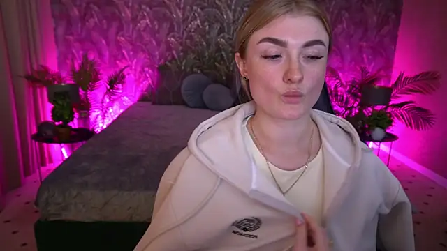 Snapshot of Lolly_Rosee chatting on 05.19.26 Lolly Rosee online show from 05.19.26