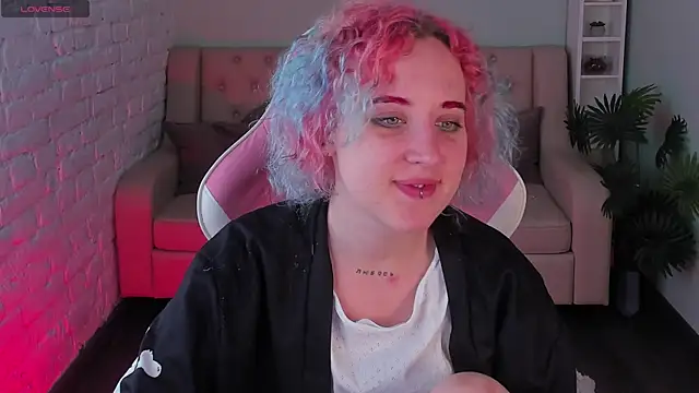 Snapshot of ScarlettSparkss chatting on 05.25.26 ScarlettSparkss online show from 05.25.26