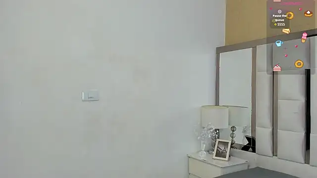 Snapshot of SophiaScottX chatting on 06.25.26 SophiaScottX online show from 06.25.26