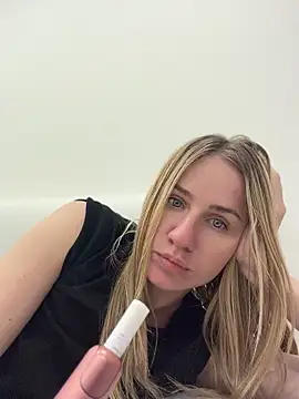 Snapshot of AnnaMist_ chatting on 05.22.26 AnnaMist online show from 05.22.26