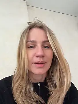 Snapshot of AnnaMist_ chatting on 06.17.26 AnnaMist online show from 06.17.26