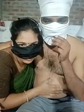 Snapshot of Hindicouple1 chatting on 06.25.26 Hindicouple1 online show from 06.25.26